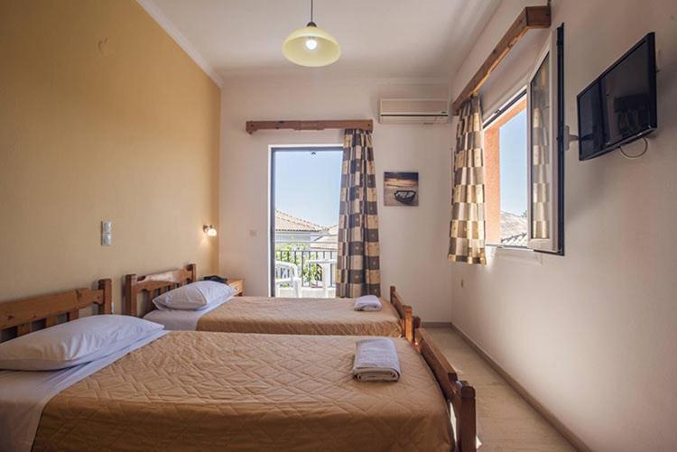 Doppel-/Zweibettzimmer mit Balkon