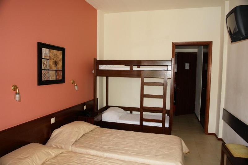 Family Room,1498680883:JPEG