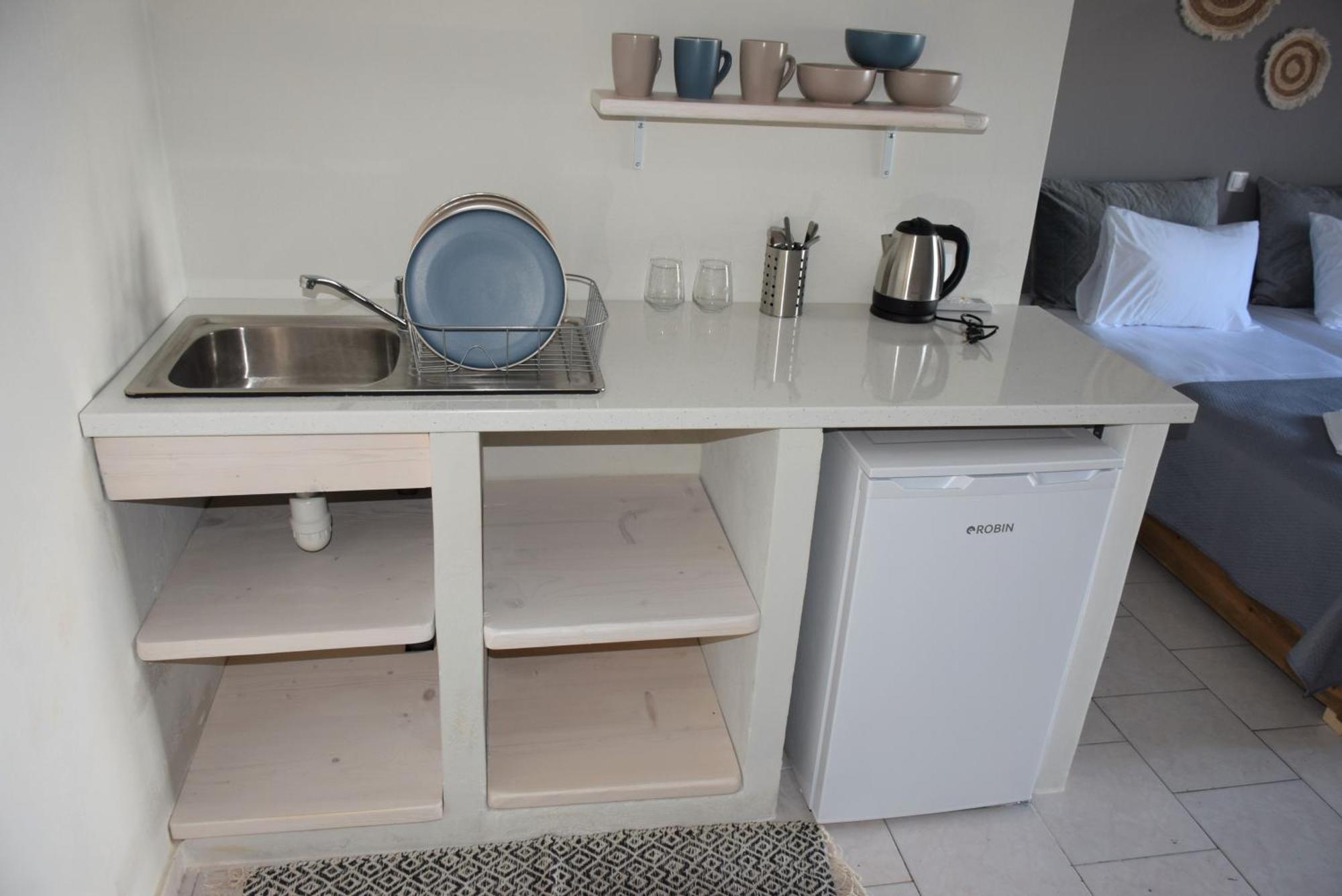 Dreibettzimmer mit Poolblick