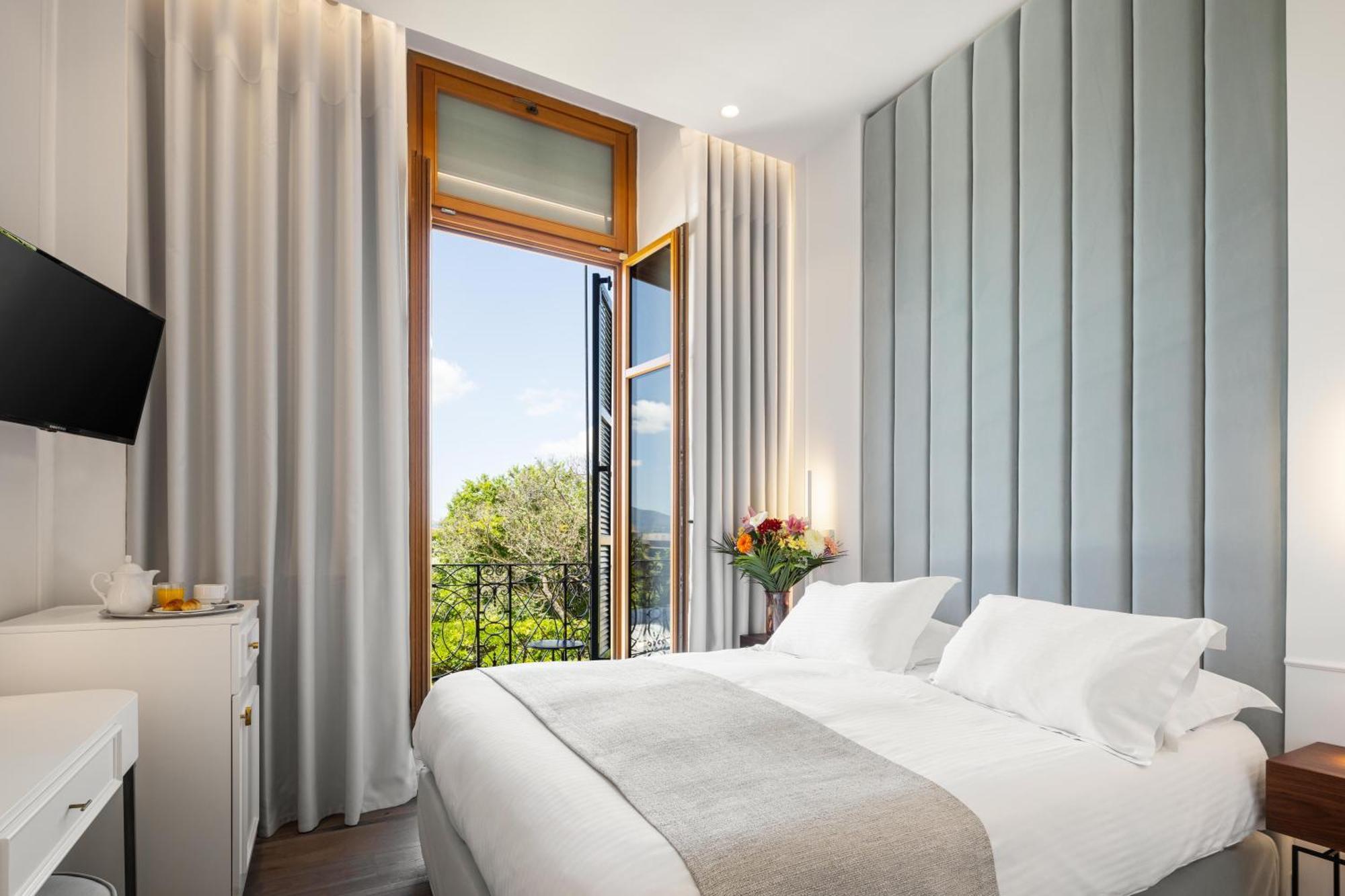 Classic Double or Twin Room Balcony