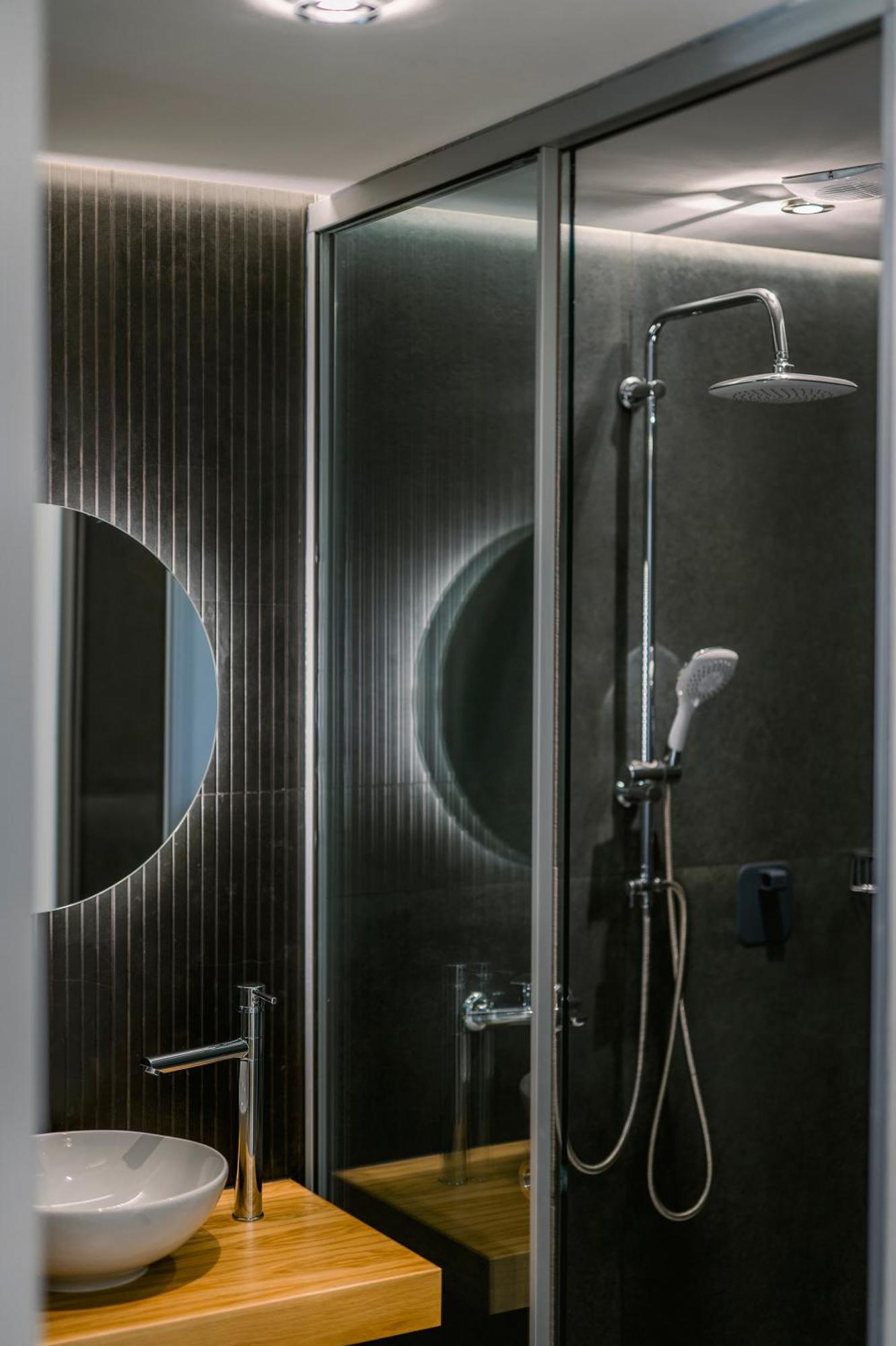Deluxe Studio