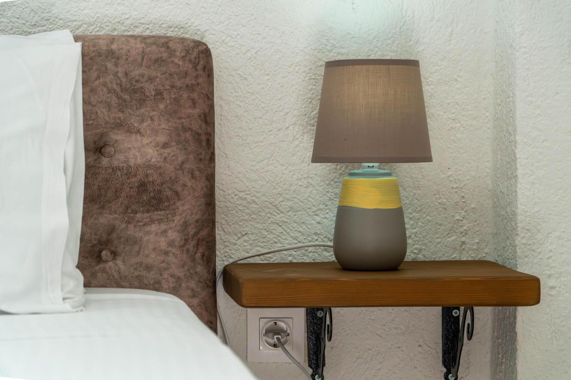 Doppel-/Zweibettzimmer mit Balkon