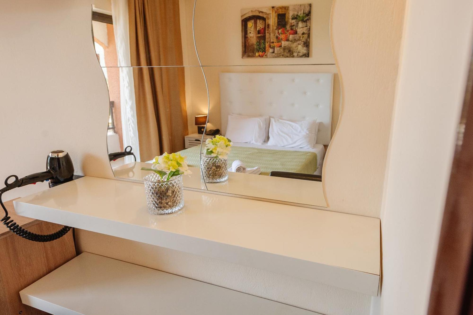 Doppel-/Zweibettzimmer mit Meerblick