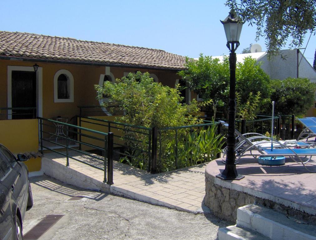 Studio with Pool View,18613064:JPEG