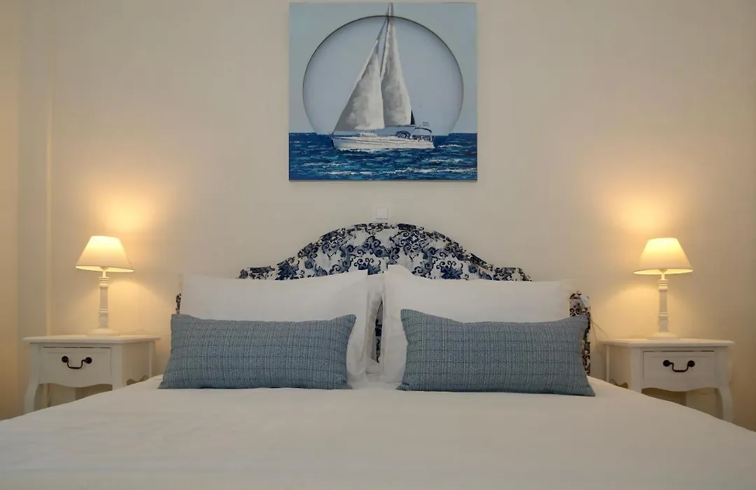 The Bluehouse - Spacious Top Floor Flat With Parking, By Mon Repos Beach-1
