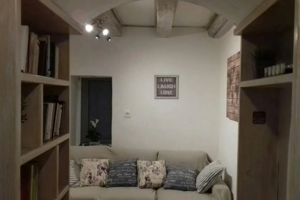 Cosy Little Modern-Rustic Apartment In Corfu Center.-1