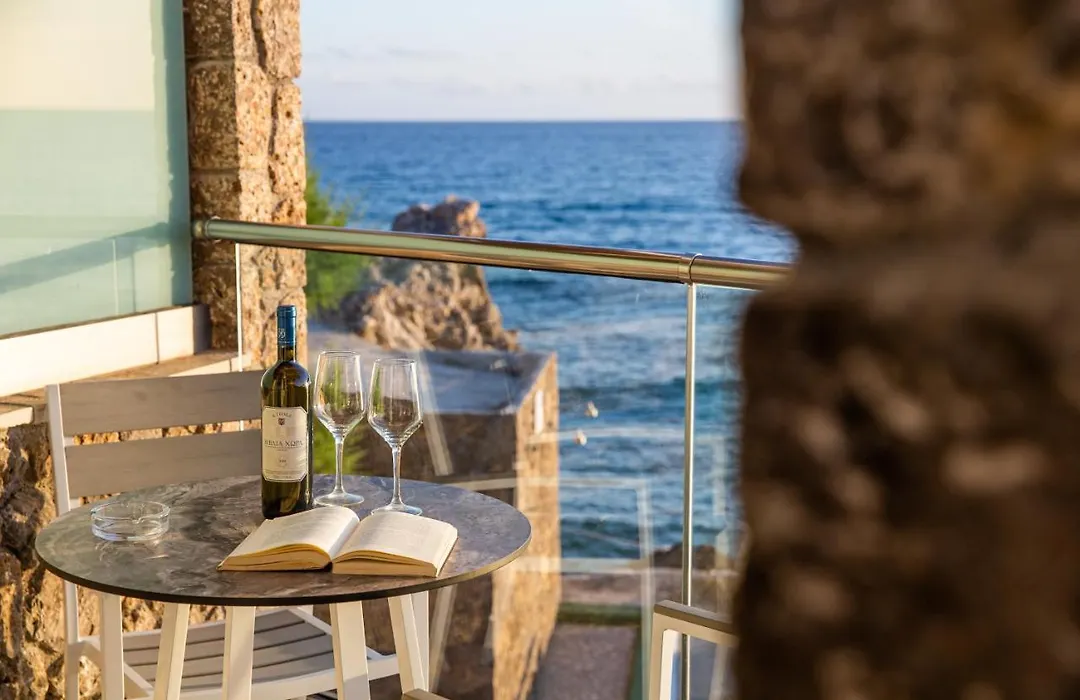 Black Rocks Family, Luxury Seafront Beach Maisonette-1