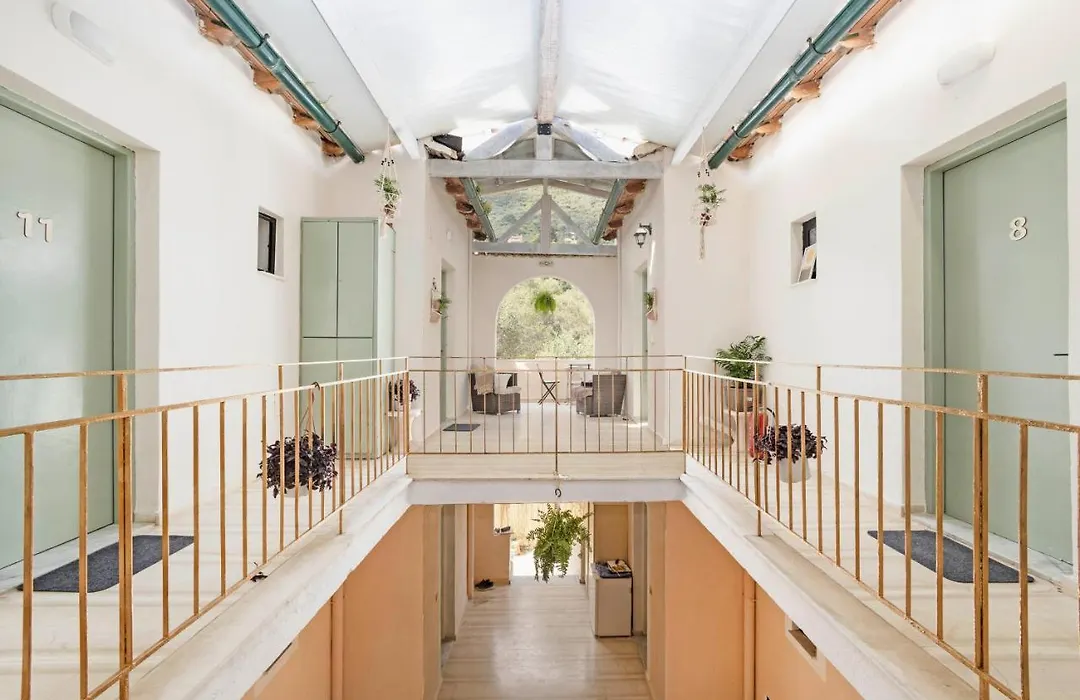 Tune Inn Activity Guesthouse- Over 24'S-1