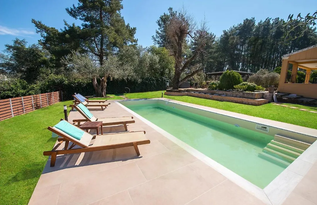 Spyrelia Villa With Private Pool & Outdoor Hot Tub-1