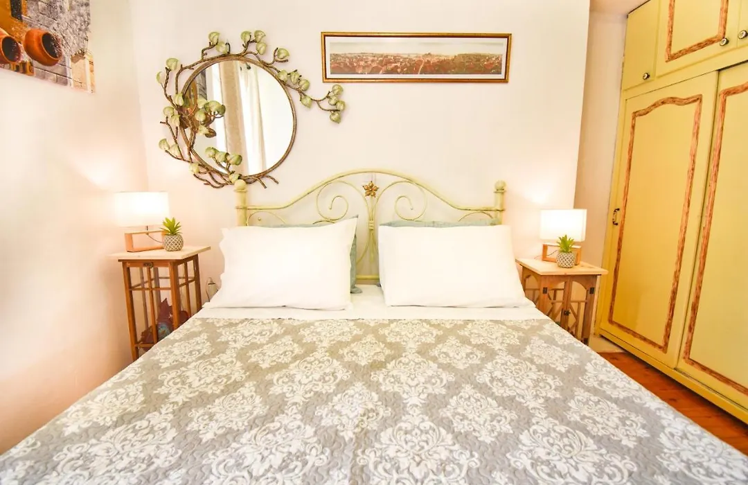 Venetian Well Gallery Apartment In Corfu Old Town-1