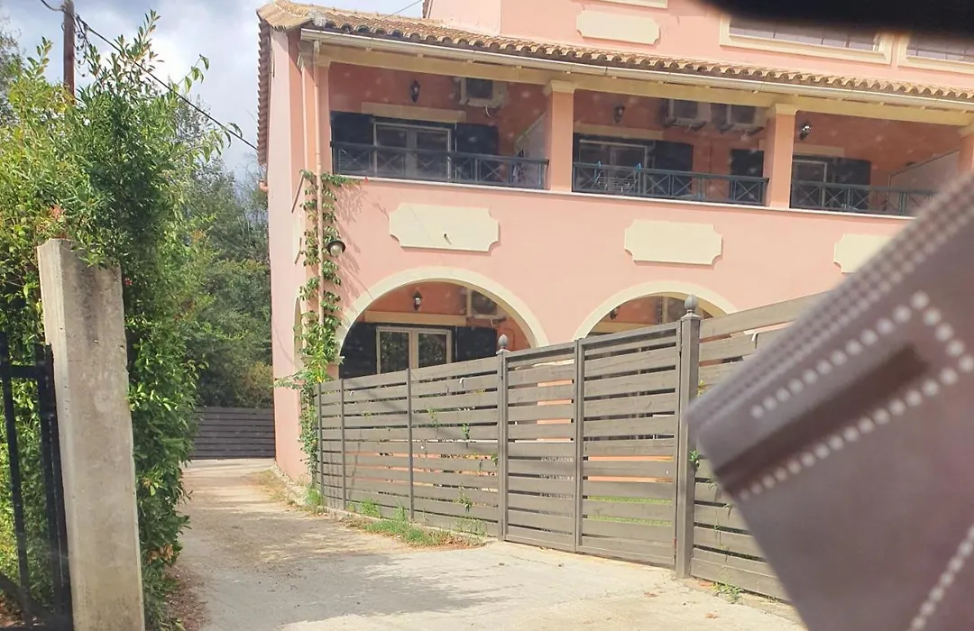 Bella De Lux Apts-1