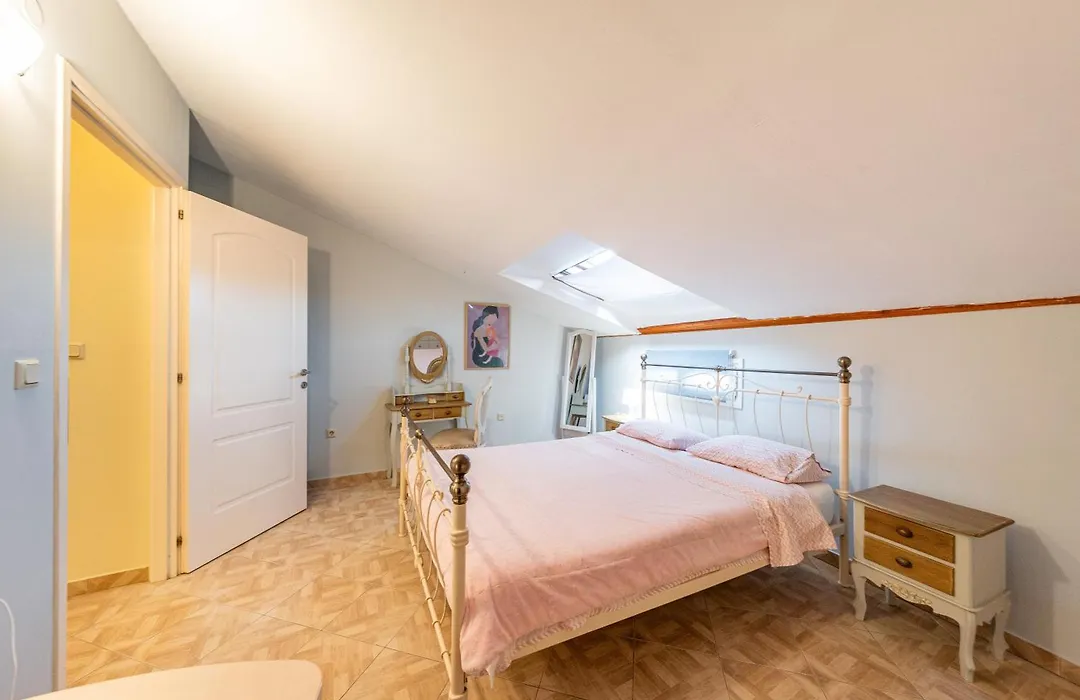 Maisonette-1