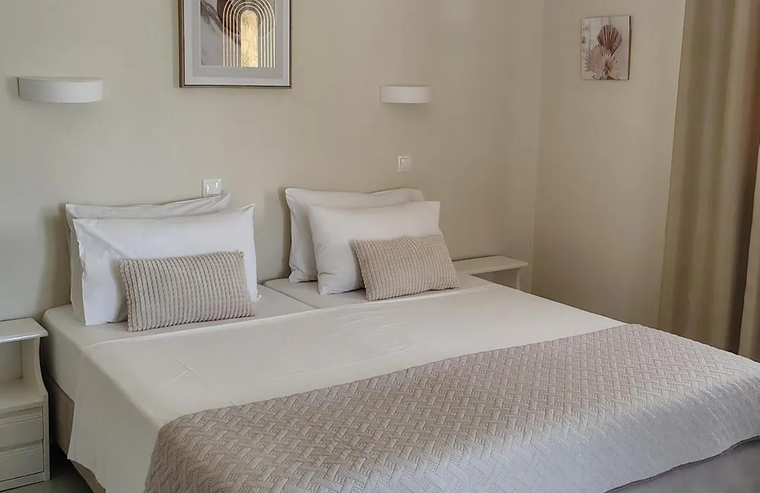 Vicky'S Guesthouse-1