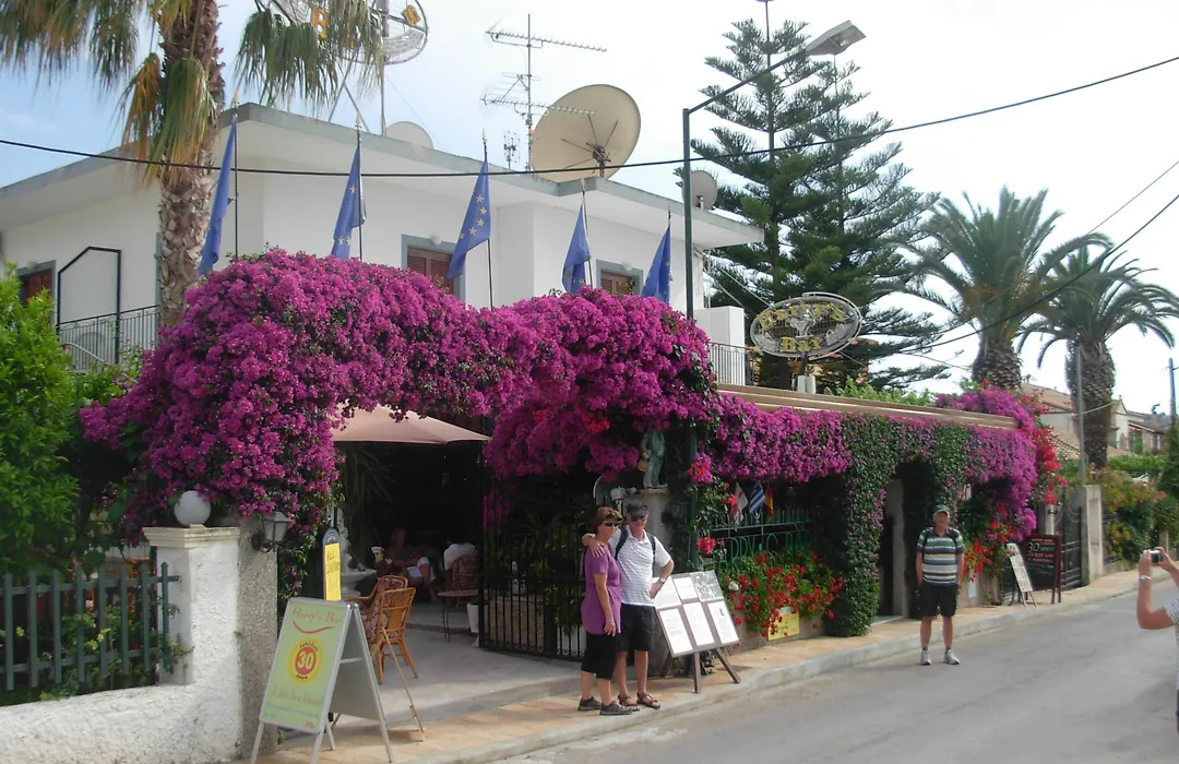 Harry'S Bar & Apartments 2-1