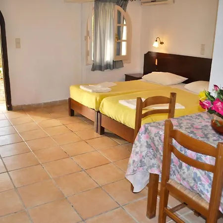 Studio Apartments Maria With Pool - Agios Gordios Beach-2