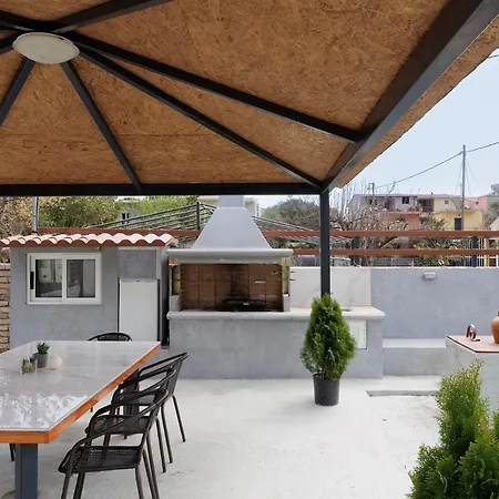 Planet Villas - Shared Bbq & Garden-2