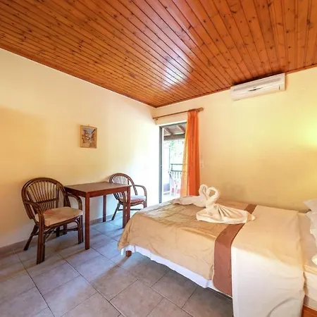 Mimosa Apartments With Pool-2