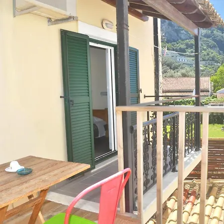 Holiday Studio Apartments Yannis On Agios Gordios Beach In Corfu-2