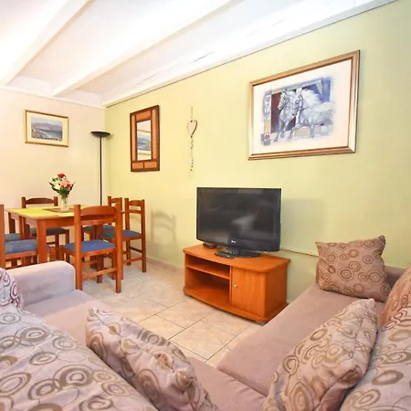 Mike'S Apartments-2