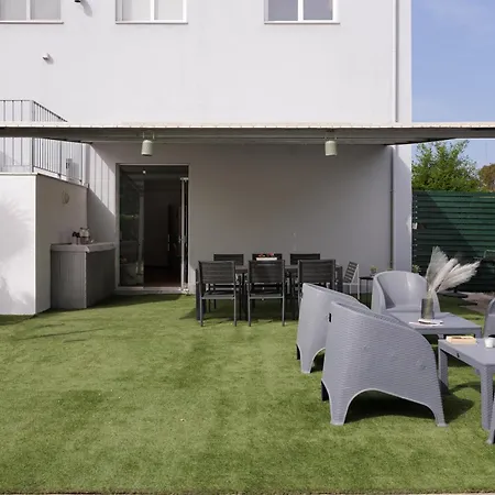 Local Hostel & Suites-3