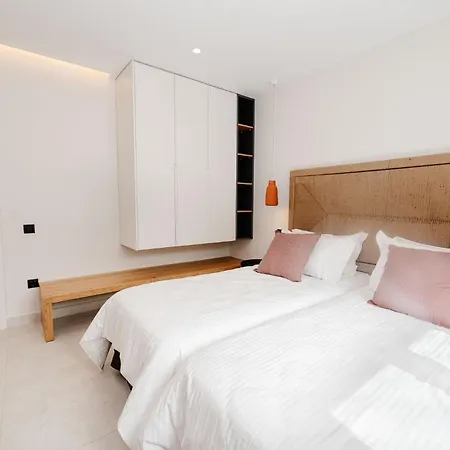Sea Breeze Hotel & Apartments-3