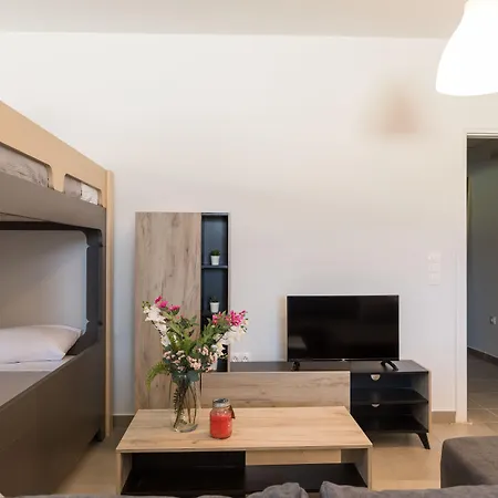 Local Hostel & Suites-2
