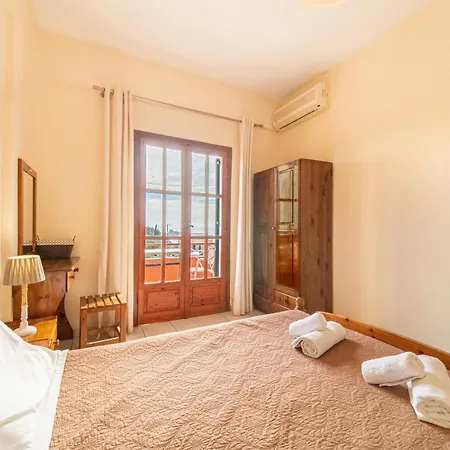 Arianna Apartment 11-3