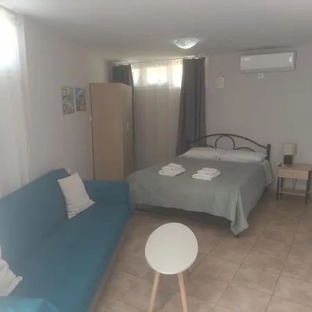 Silvia'S Apartments-2