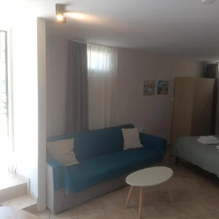 Silvia'S Apartments-3