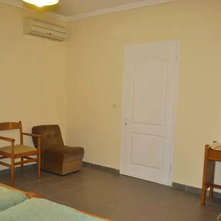 Holiday Studio Apartments Yannis On The Beach Of Agios Gordios In Corfu-2