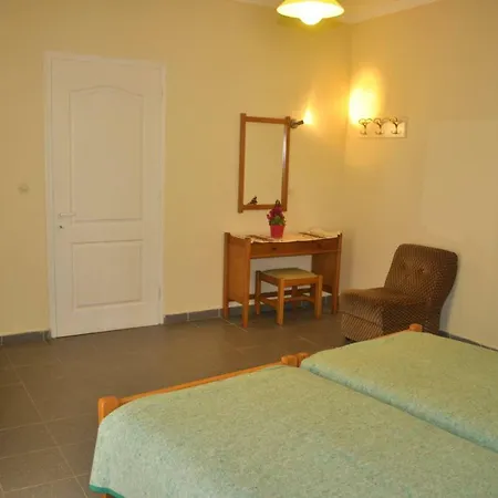 Holiday Apartments Yannis On Agios Gordios Beach In Corfu-2