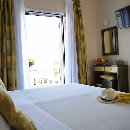 Christina Beachfront Pension Ξενοδοχείο-3