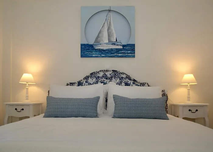 The Bluehouse - Spacious Top Floor Flat With Parking, By Mon Repos Beach Corfu  acceptant les animaux