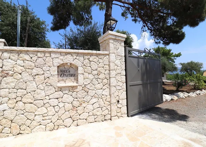Privates Villa Onore Dassia 