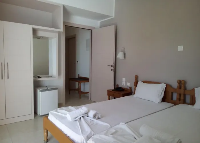Three Stars Beach Hotel Moraḯtika