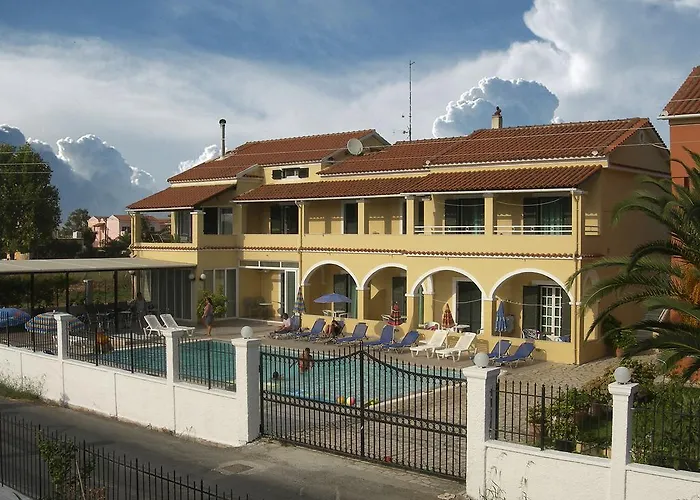 Katerina Pool Apartments Acharavi 