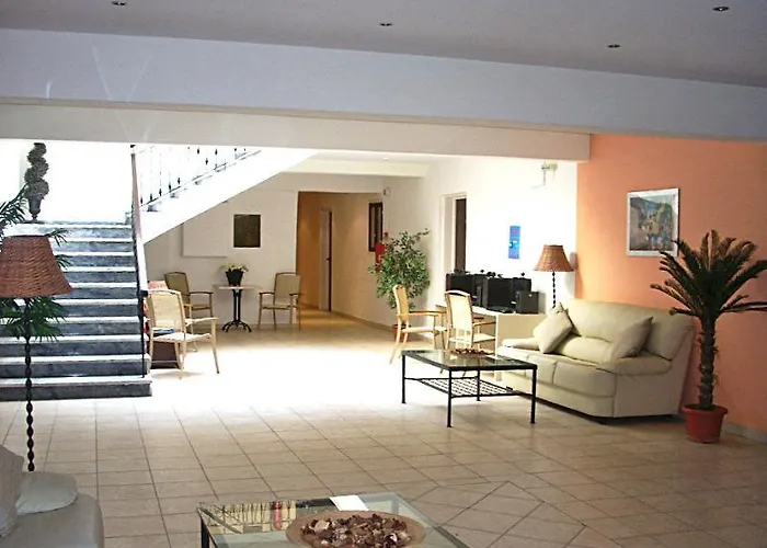 Annaliza Aparthotel Πυργί